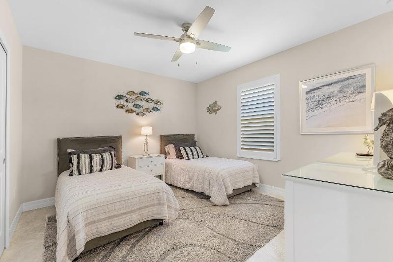 Still Waters SW Cape - waterfront private home locally owned & managed fair & honest pricing - image 19