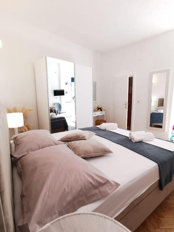 Double Room with Balcony and Sea View image 3