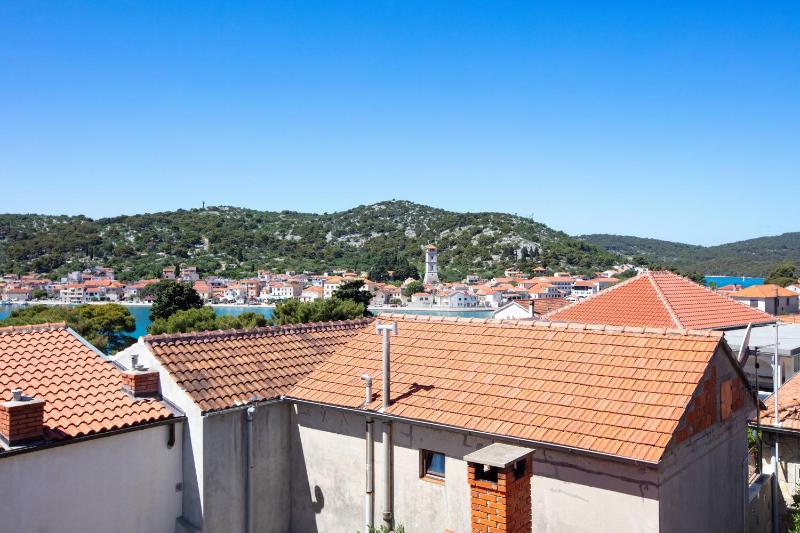 One-Bedroom Apartment with Terrace and Sea View image 3