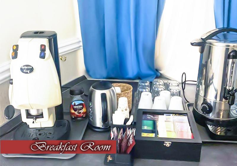 Double Room with extra bed and View image 3