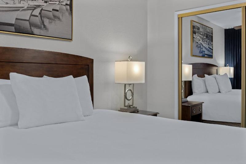 Suites at Fishermans Wharf - image 16