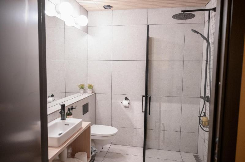 One-Bedroom Premier Apartment image 1