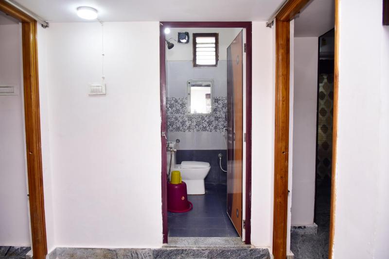SHALOM RESIDENCE - 2BHK-AC Service Apartments Premium amenities Kitchen with Stovetop WiFi - image 3