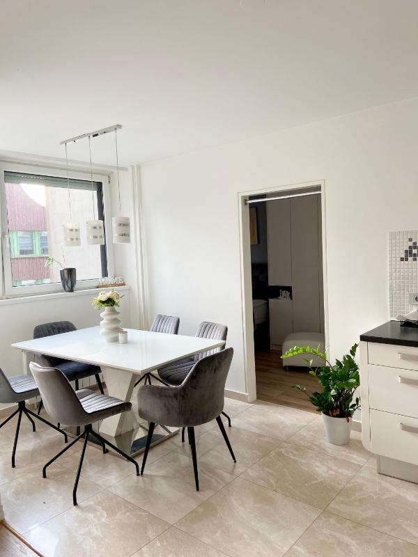 Black & White Hideaway - image 13