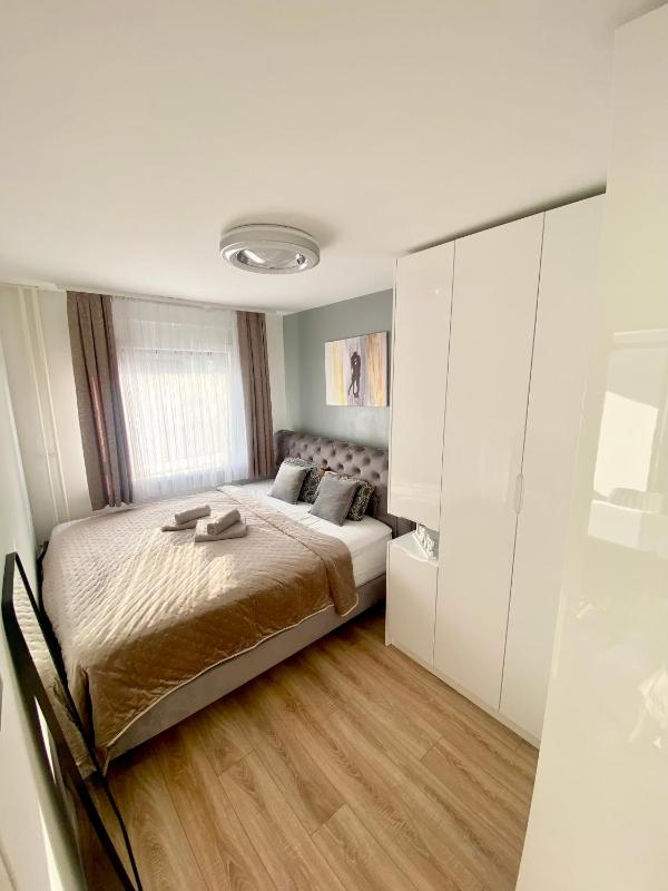 Black & White Hideaway - image 15