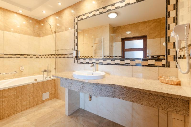 Apartment with Mountain View image 4