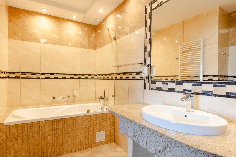 Apartment with Mountain View image 3