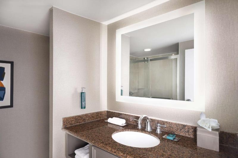 DoubleTree By Hilton Hotel Austin - image 10