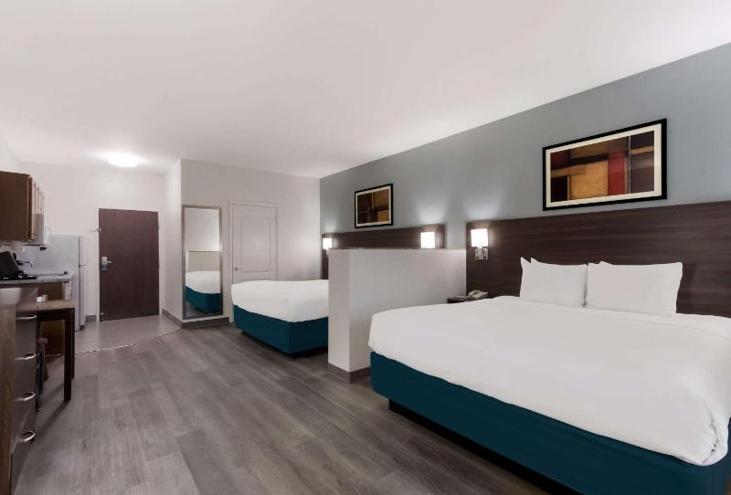King Room with Two King Beds image 4