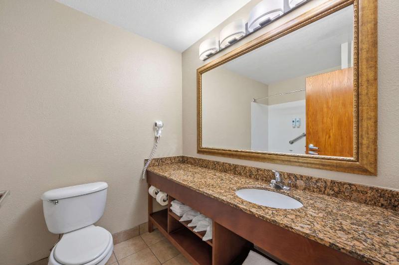 King Suite - Non-Smoking image 2