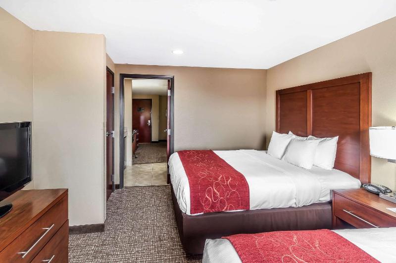 Queen Suite with Two Queen Beds image 4