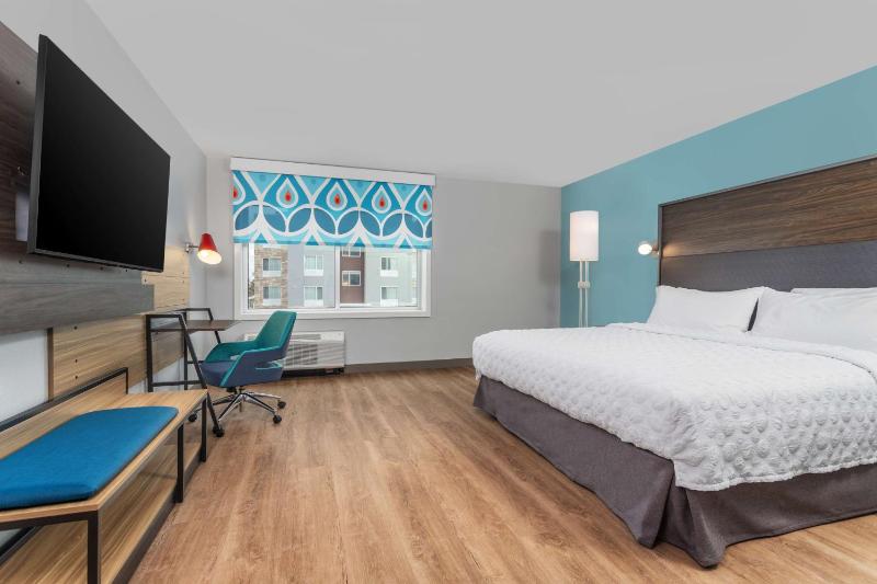 King Room with Bath Tub - Mobility Access image 1