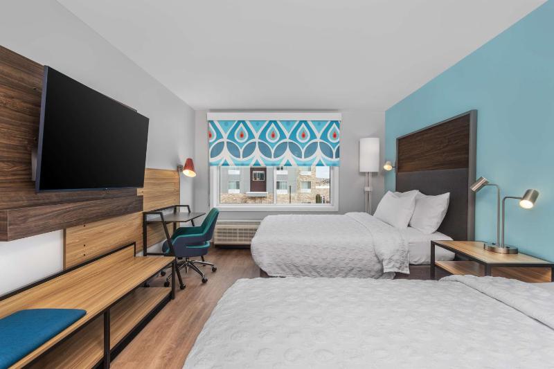 Queen Room with Two Queen Beds and Walk-In Shower image 4