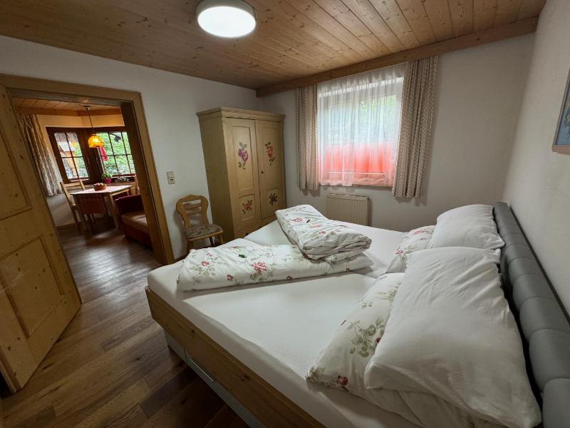 One-Bedroom Apartment with Terrace image 3