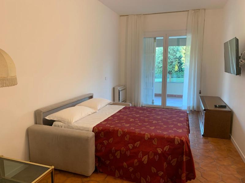 One-Bedroom Apartment with Terrace image 4