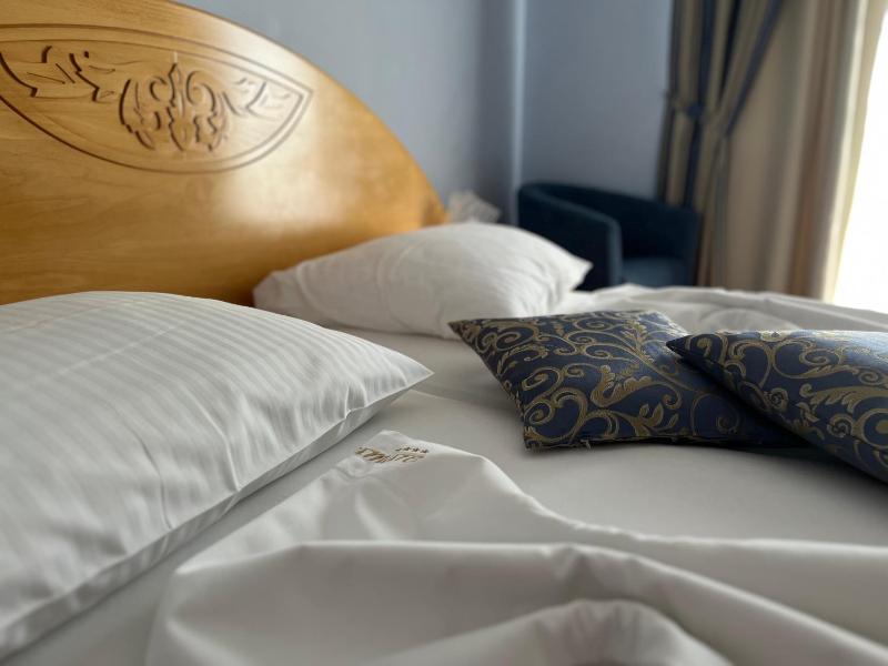 Standard Double Room image 3