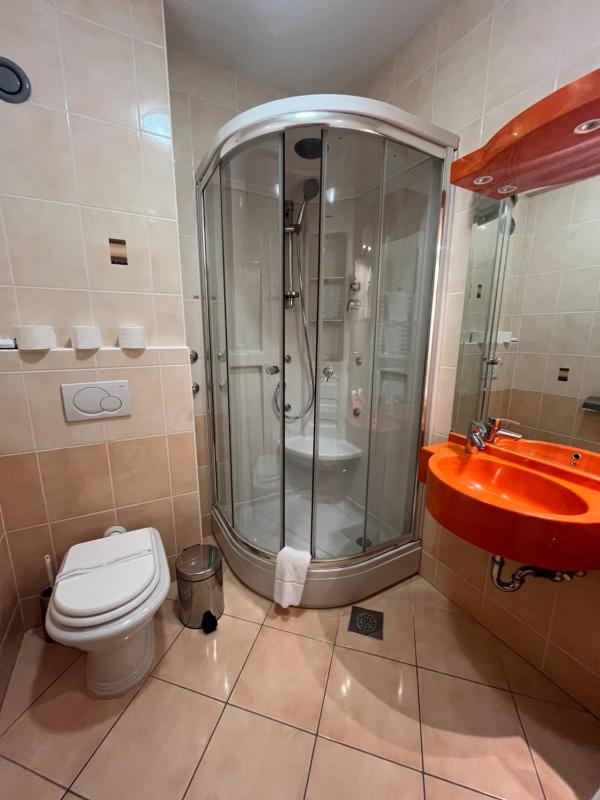 Standard Double Room image 2