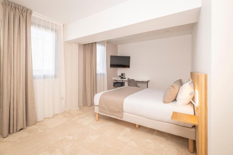 Superior Double Room image 1