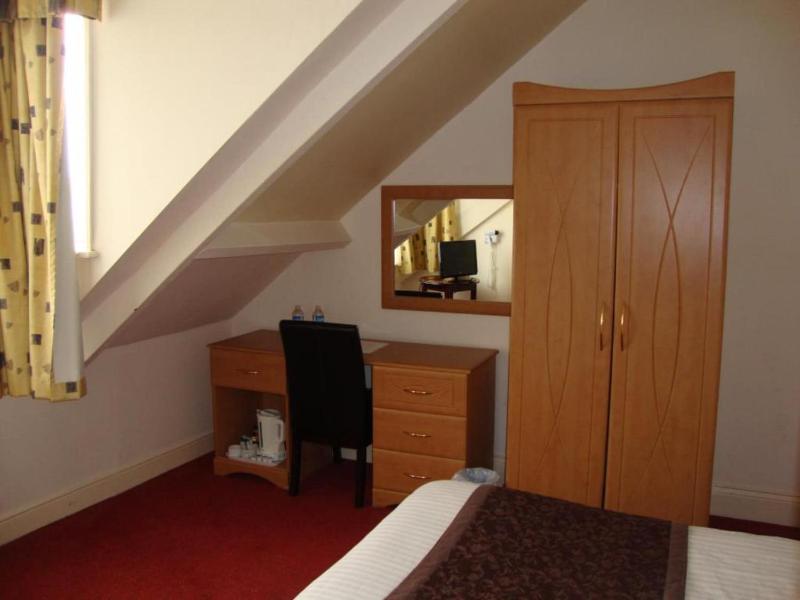 Single Room image 4