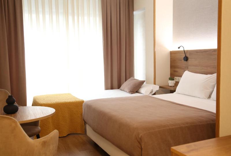 Double Room with Extra Bed (2 Adults + 1 Child) image 3
