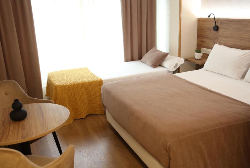 Double Room with Extra Bed (2 Adults + 1 Child) image 2