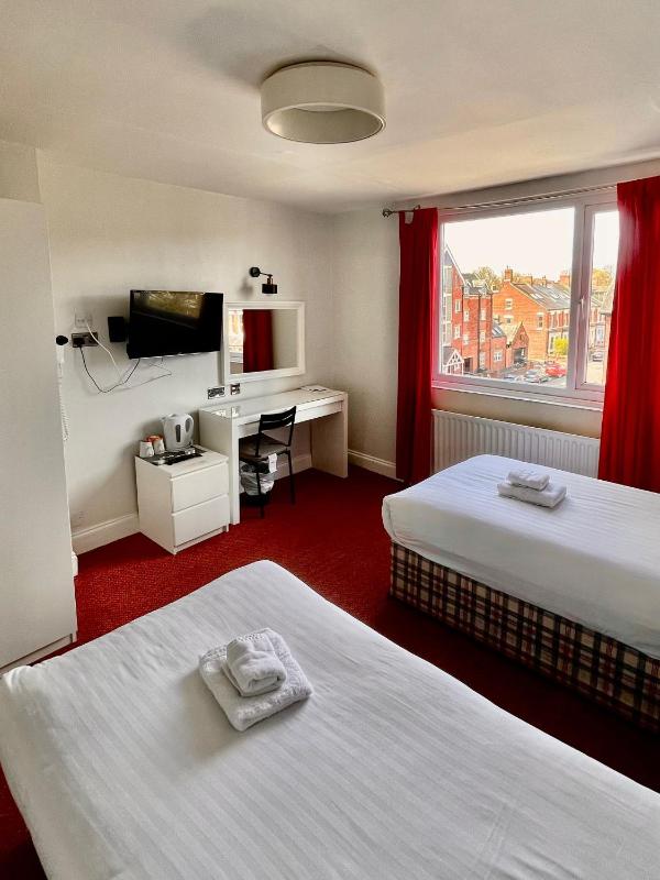 Twin Room image 2