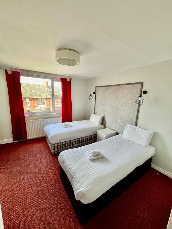 Twin Room image 3