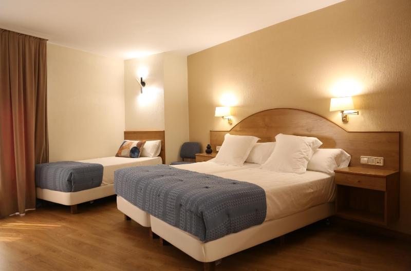 Double Room with Extra Bed (3 Adults) image 1