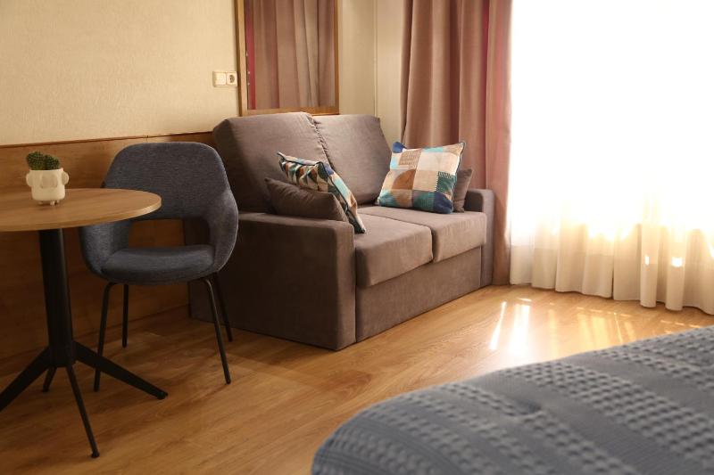Standard Quadruple Room image 3