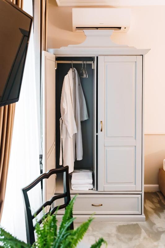 Deluxe Twin Room image 4