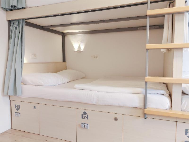 Bunk Bed in Mixed Dormitory Room image 4