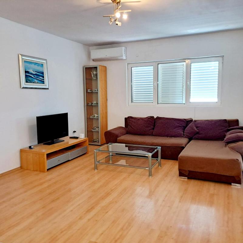 Two-Bedroom Apartment with Balcony and Sea View image 3