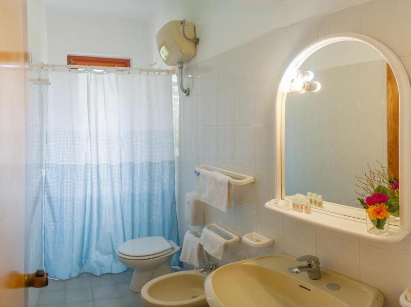 Economy Double Room image 2