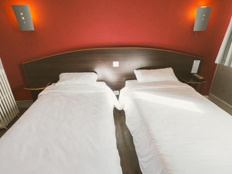 Twin Room with Shower image 1