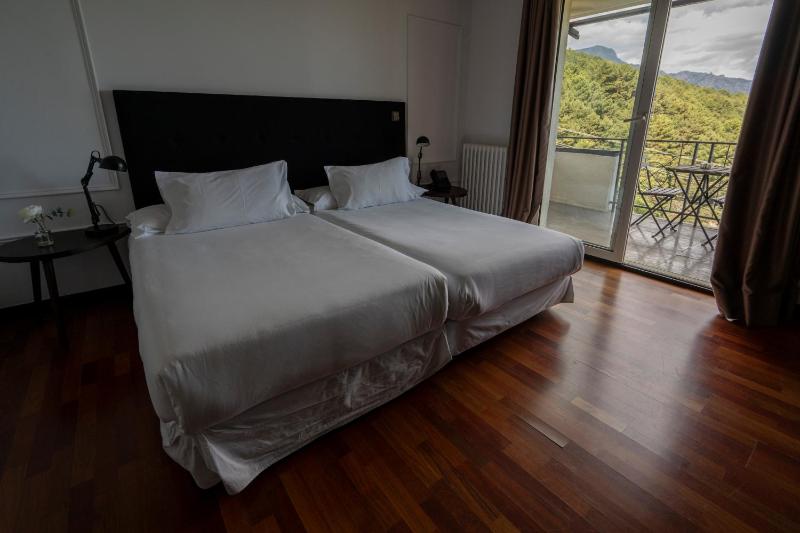 Double Room image 2