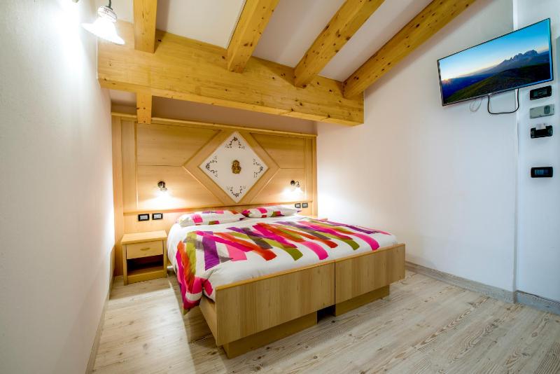 Double or Twin Room with Mountain View image 1
