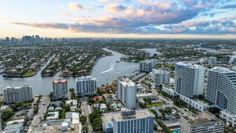 2BR Fort Lauderdale W Residence with Double Living Room Ocean & Intercoastal Views Brand New Sofas! - image 8