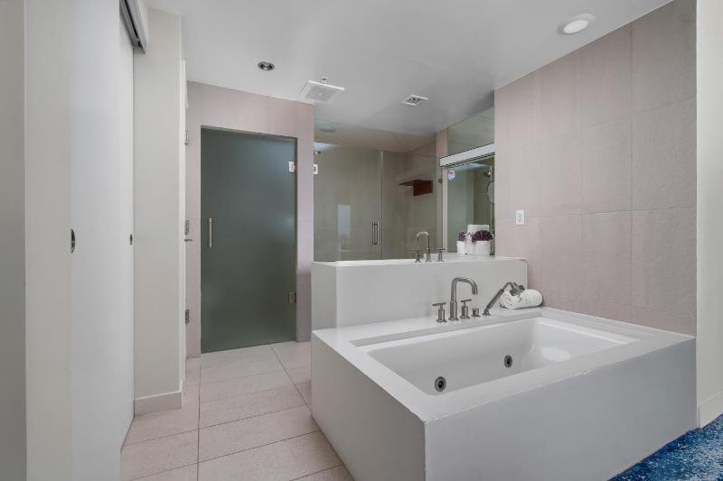 2BR Fort Lauderdale W Residence with Double Living Room Ocean & Intercoastal Views Brand New Sofas! - image 46