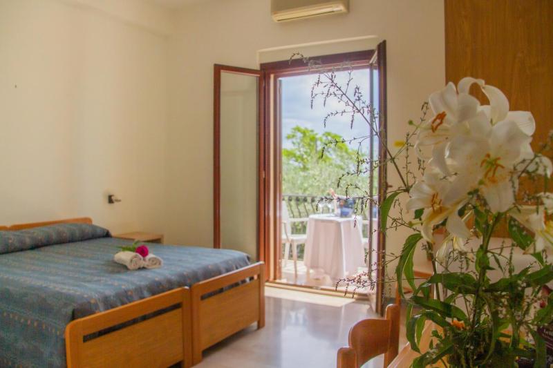 Double Room with Sea View image 2
