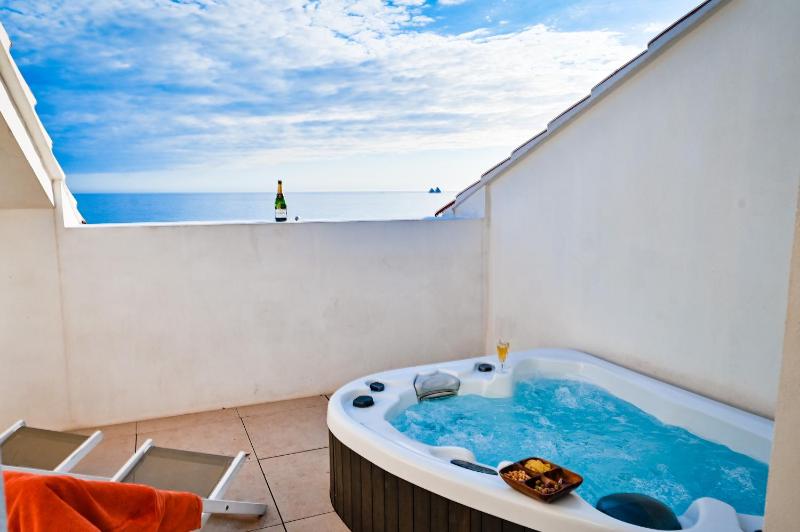 Suite with Hot Tub and Terrace image 3