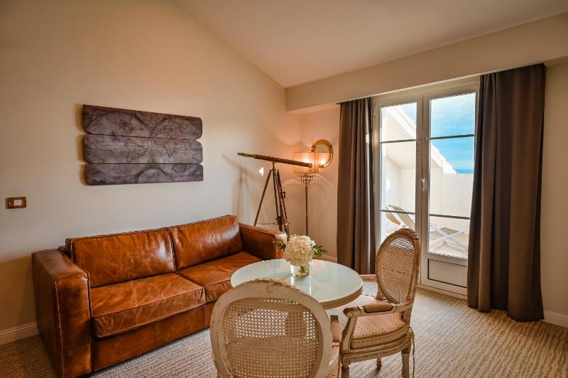 Suite with Hot Tub and Terrace image 4