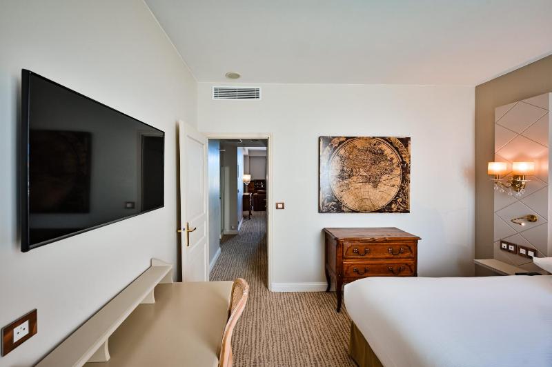 Superior Suite with Sea View image 1