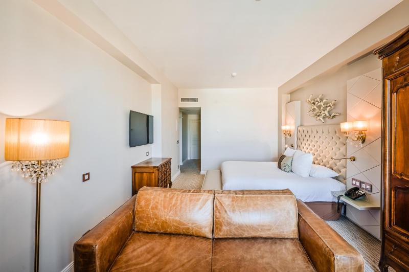 Superior Suite with Sea View image 4