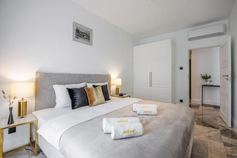Emihouse Riverside Apartments - image 38