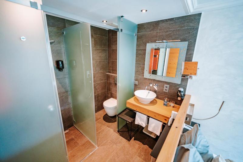 Small Double Room image 4