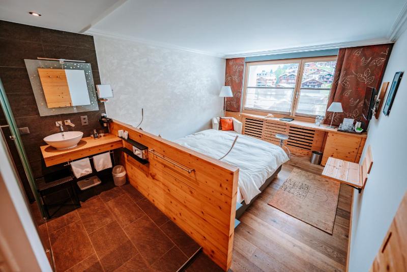 Small Double Room image 3