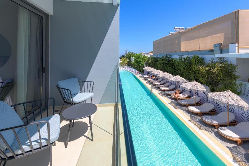 Double Room with Pool View, Shared Pool and Balcony image 1