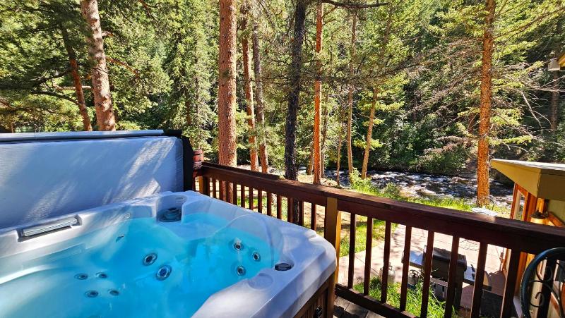 Cottage Studio with hot tub image 2