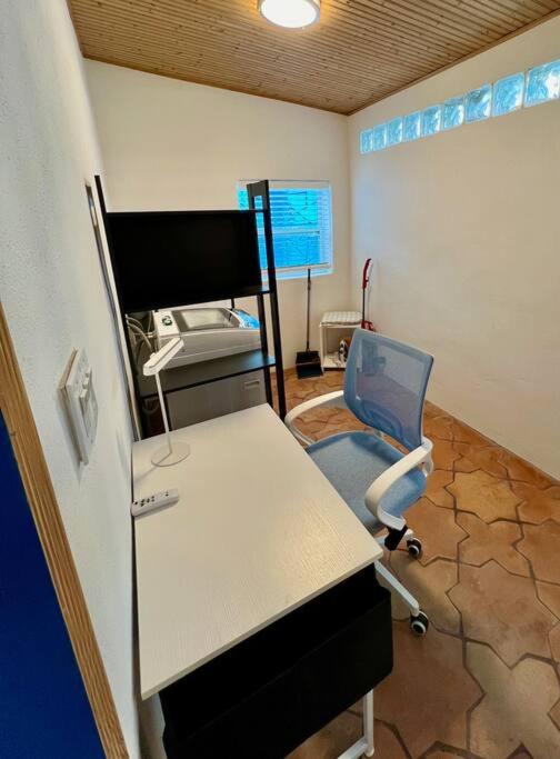 Elegant 1BR Montrose - Napoli The Italian Plaza - image 4