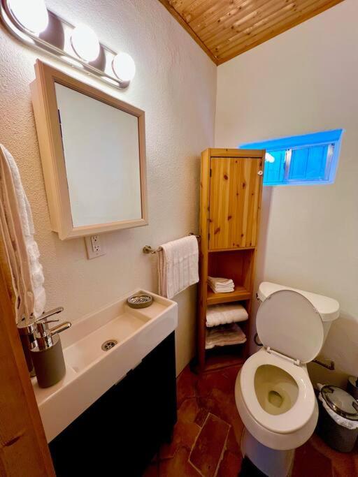 Elegant 1BR Montrose - Napoli The Italian Plaza - image 8